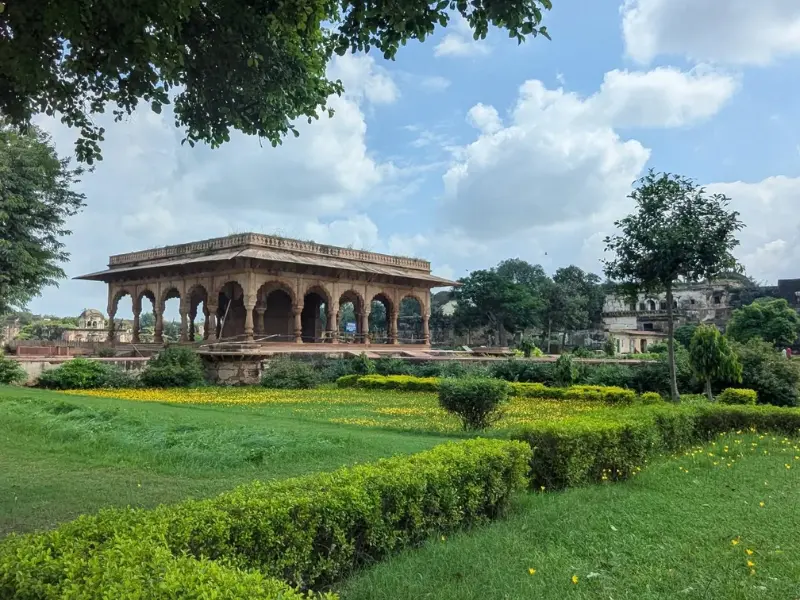 Tourist places to visit near Agra