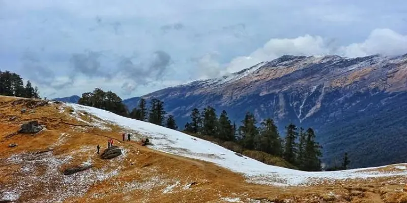 brahmatal trek winter view