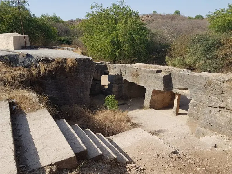 Khambhalida Caves trek