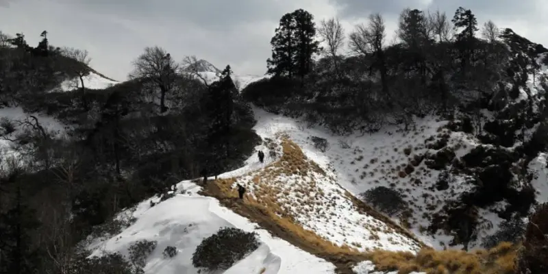 kuari pass trek winter view