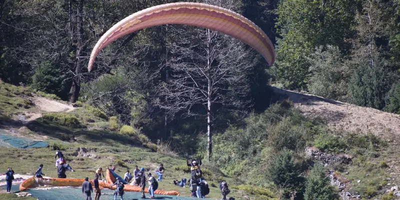 Paragliding Adventure In Solang Valley Paragliding sport in solang valley