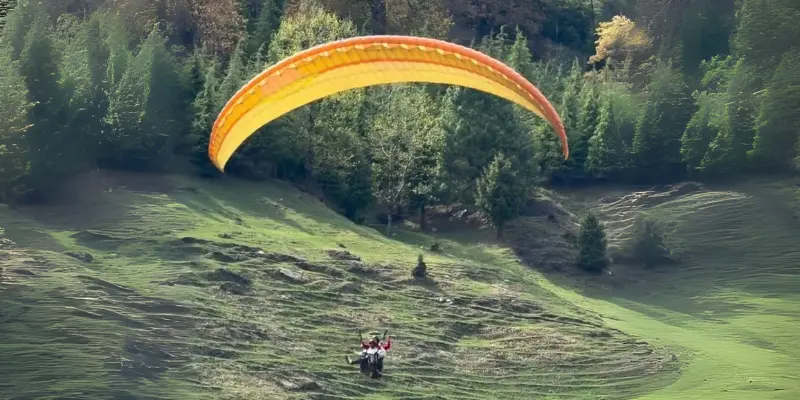 Paragliding View In First Week Of July In Solang Valley First Week Paragliding view in solang valley