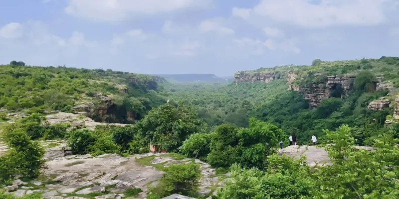 Tourist places to visit near Varanasi within 100 km