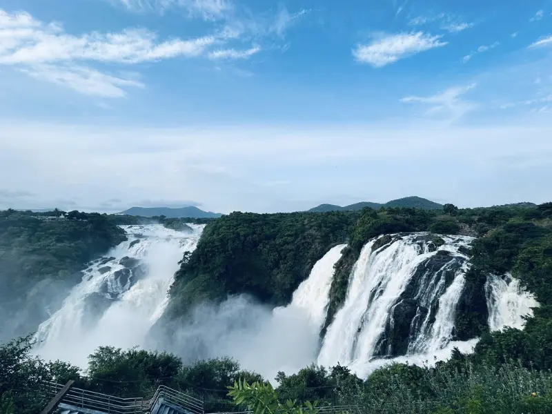 Visit Shivanasamudra Falls near Bangalore