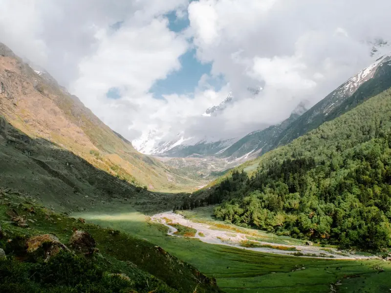 Spring and Autumn Treks of Uttarakhand