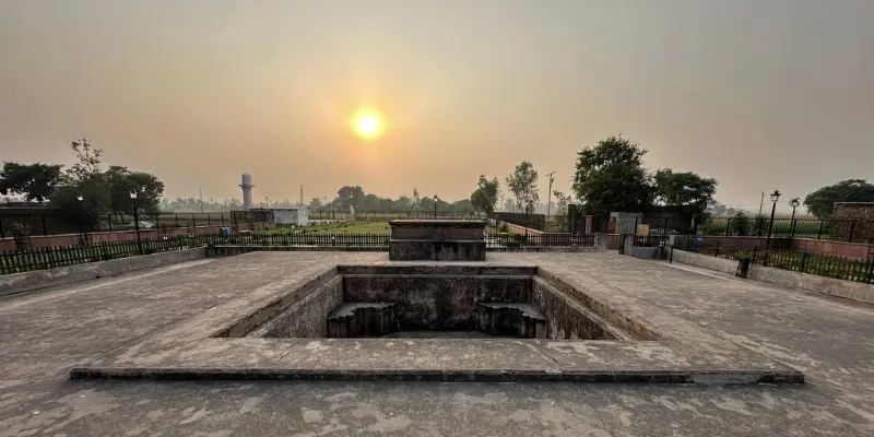 View of Takht I Akbari