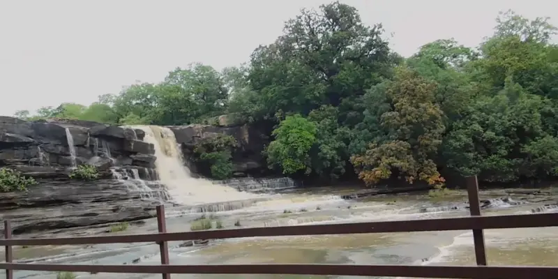 View of Tunda Barkha waterfall
